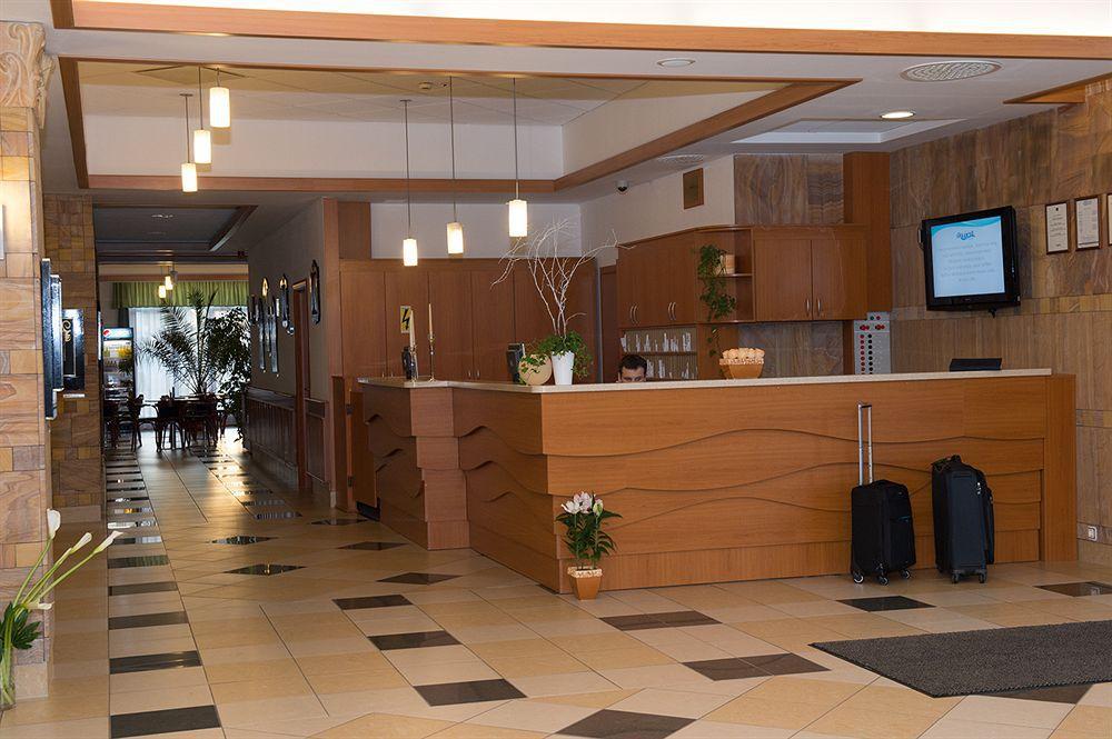 Aquarell Hotel Cegléd エクステリア 写真