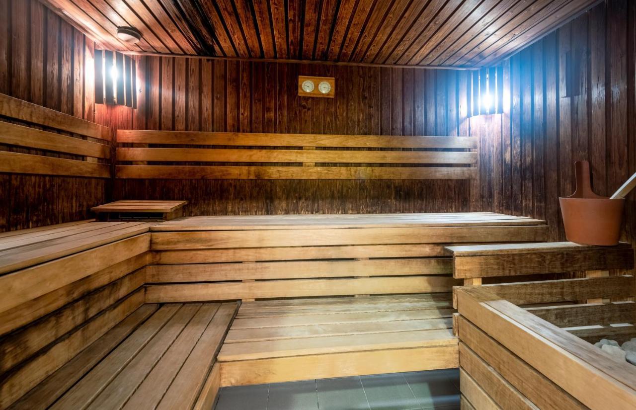 Aquarell Hotel Cegléd エクステリア 写真