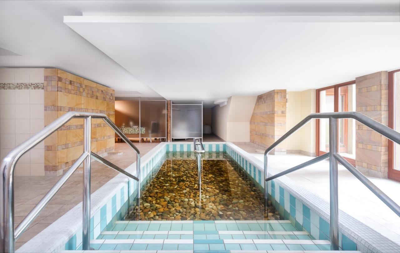 Aquarell Hotel Cegléd エクステリア 写真