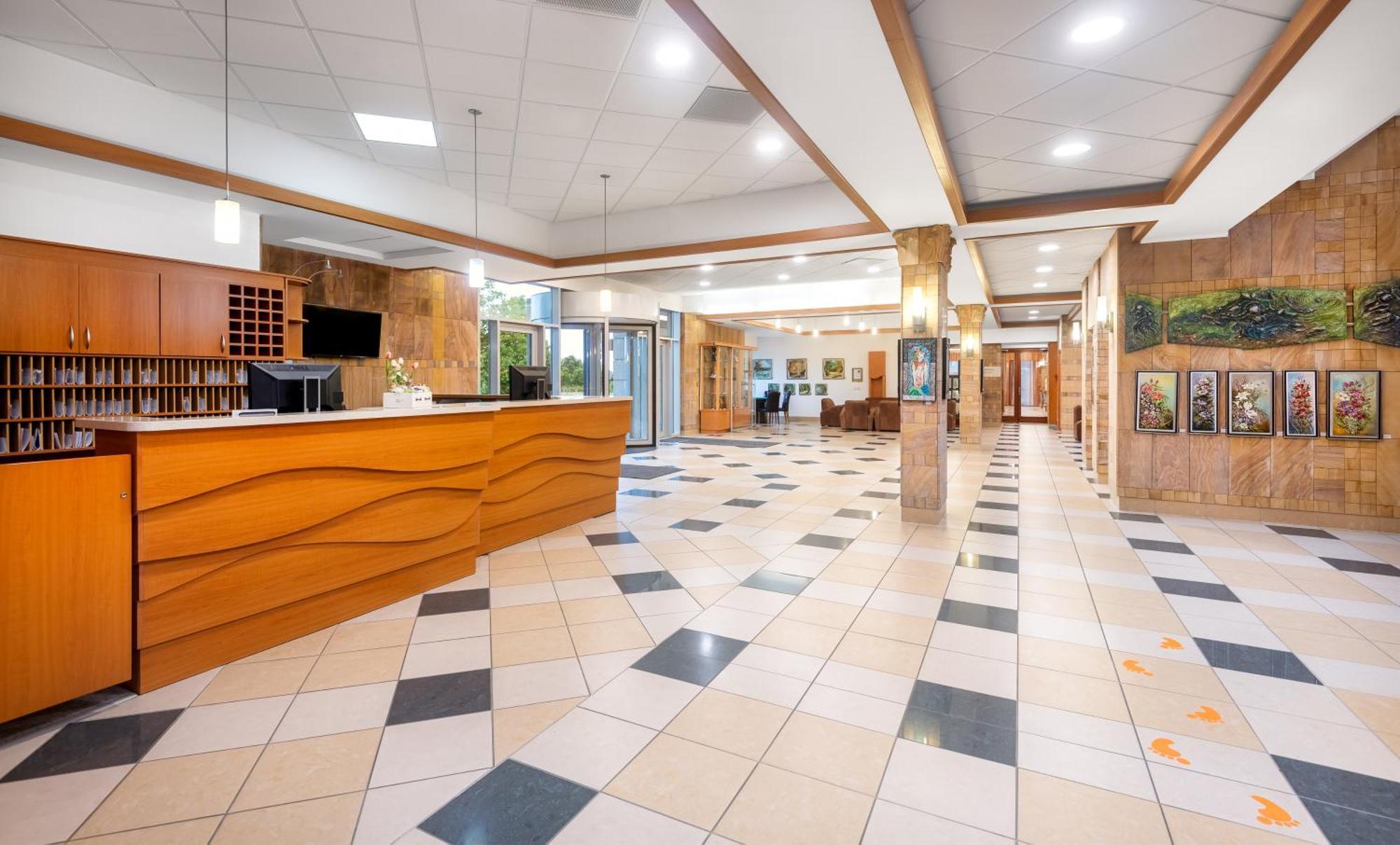 Aquarell Hotel Cegléd エクステリア 写真
