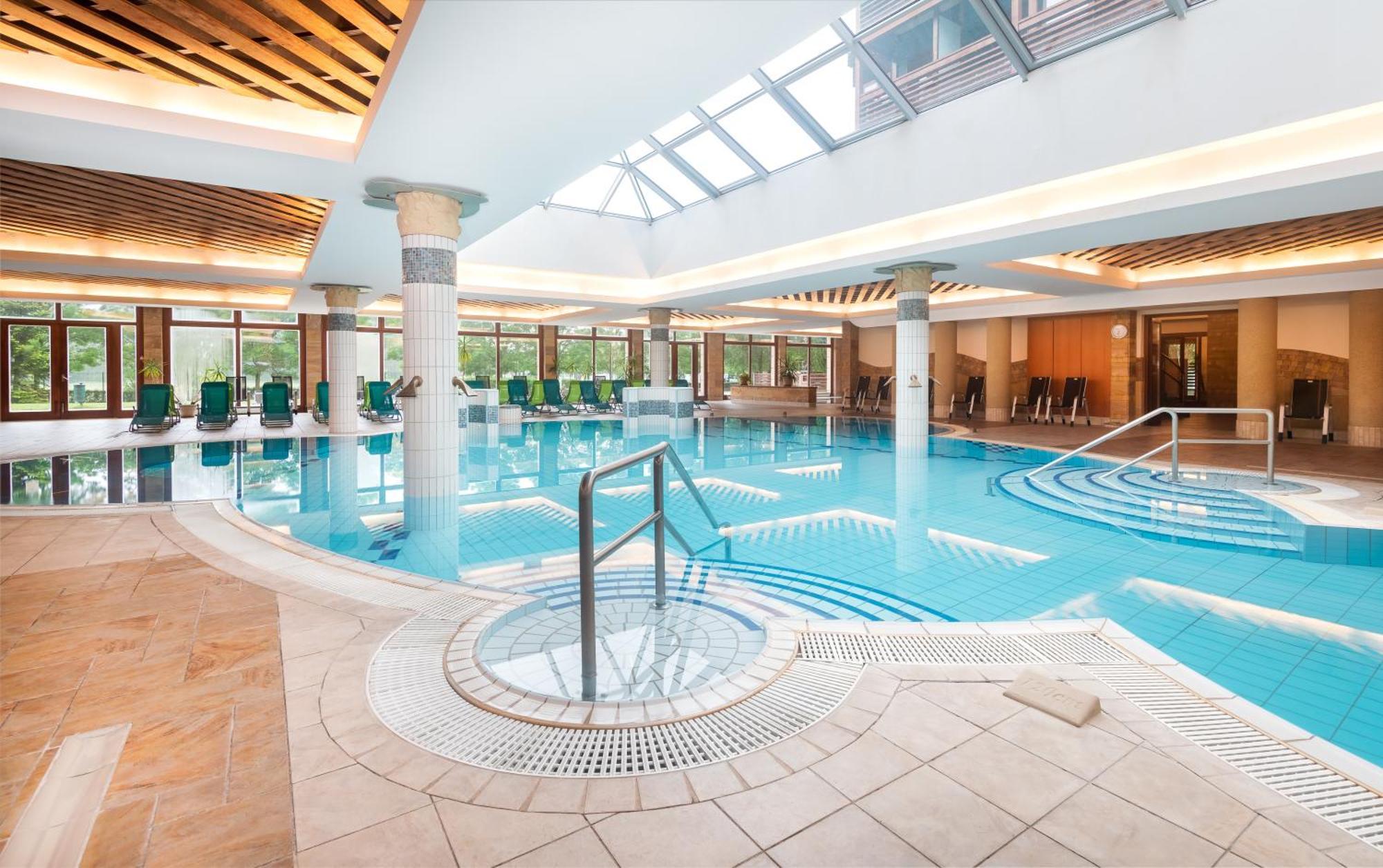 Aquarell Hotel Cegléd エクステリア 写真