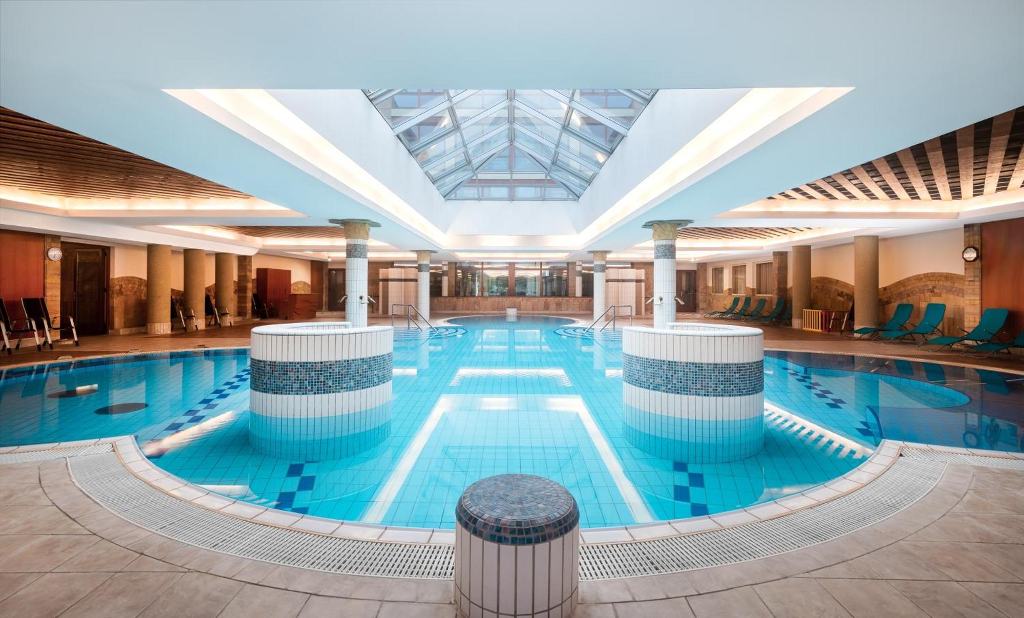 Aquarell Hotel Cegléd エクステリア 写真