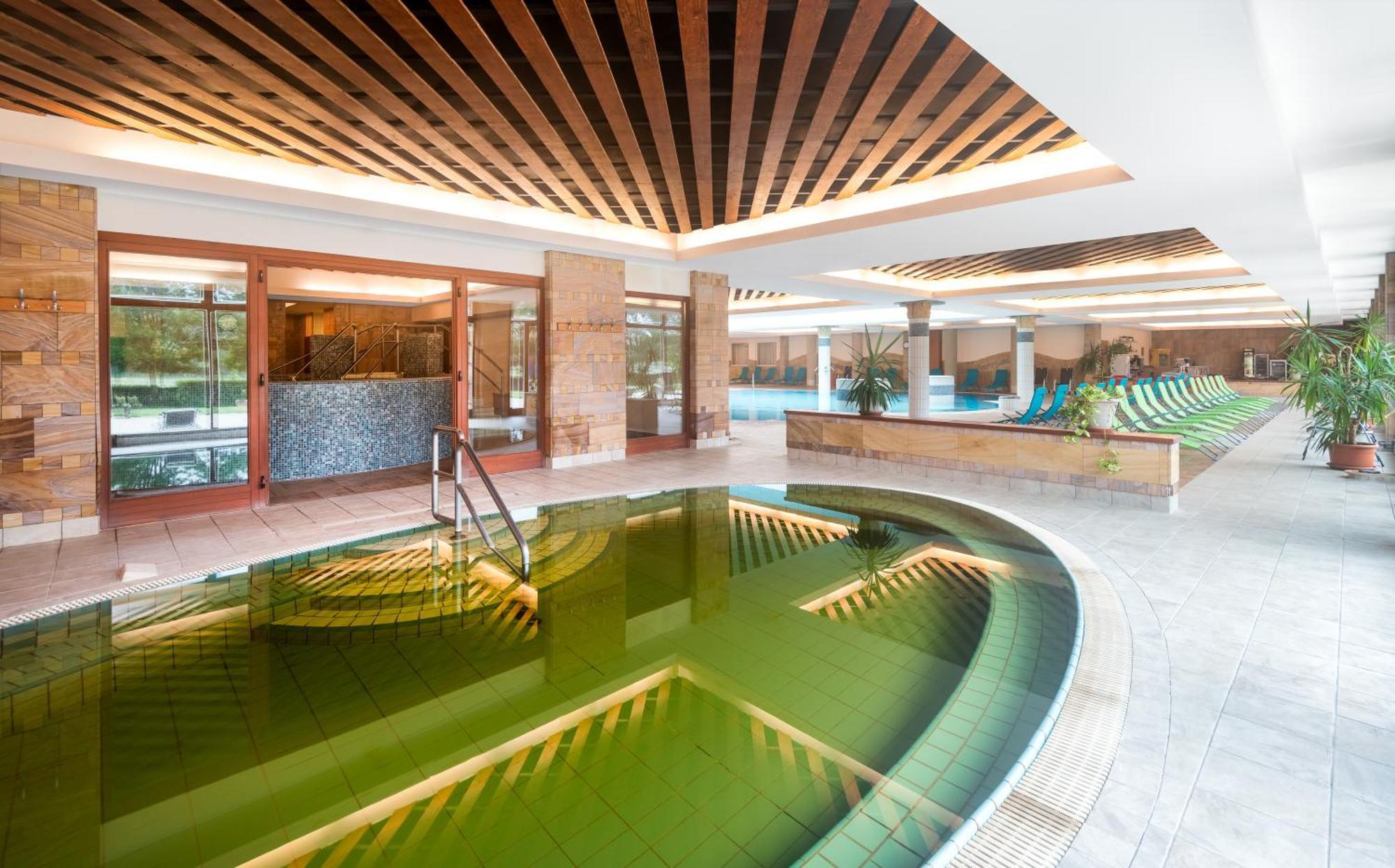 Aquarell Hotel Cegléd エクステリア 写真