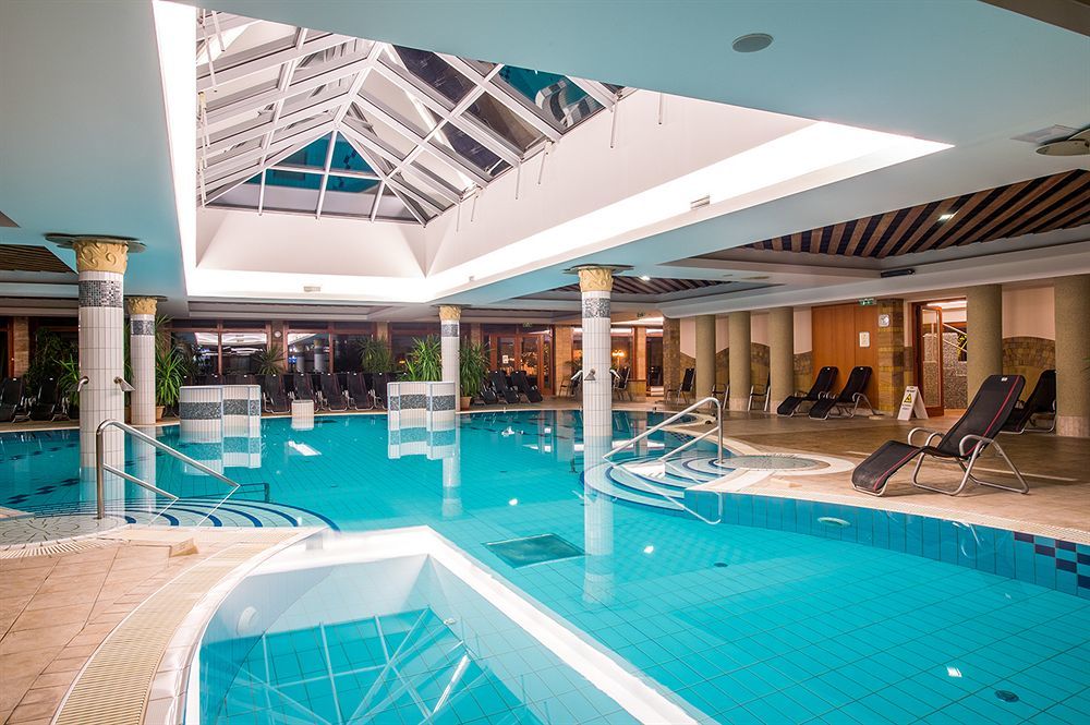 Aquarell Hotel Cegléd エクステリア 写真