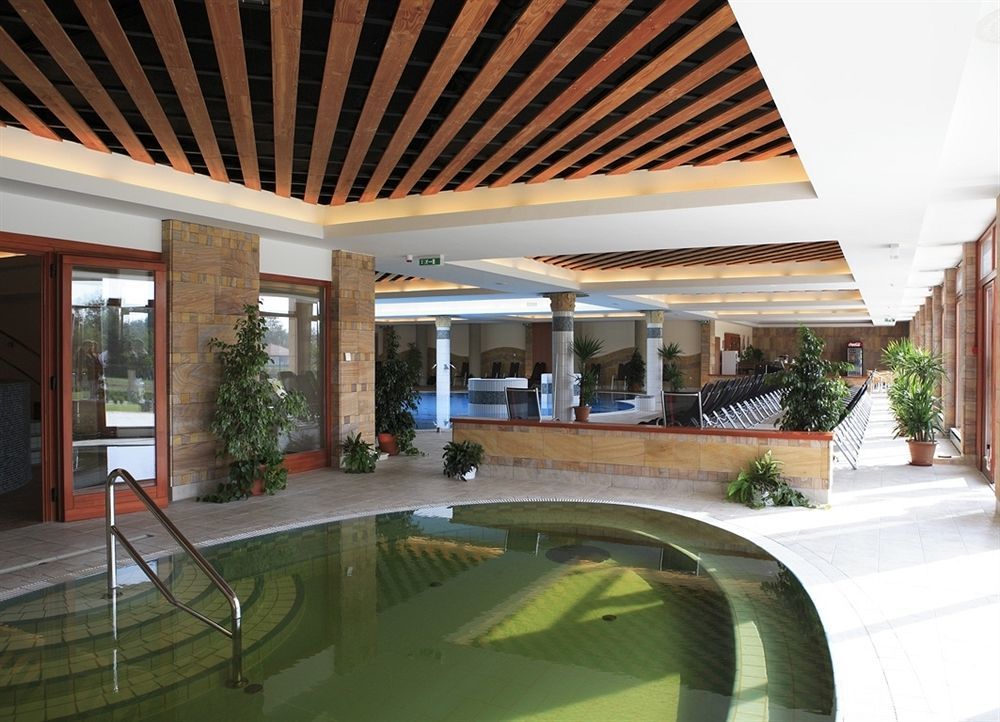 Aquarell Hotel Cegléd エクステリア 写真