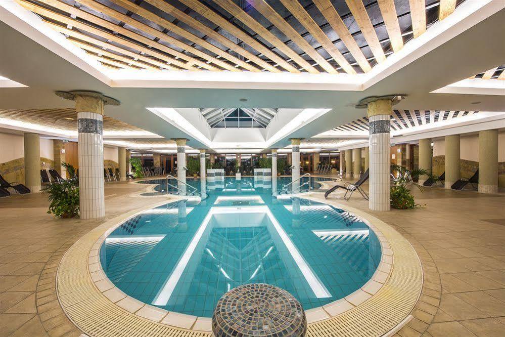 Aquarell Hotel Cegléd エクステリア 写真